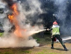 Prajurit KRI Sampari-628 Latihan Penanggulangan Kebakaran dan Kebocoran