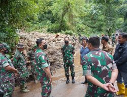 Danrem 071/Wijayakusuma Tinjau Bencana Alam Tanah Longsor di Petungkriyono
