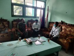 Jalin Silaturahmi, Babinsa Komsos Dengan Kepala Sekolah