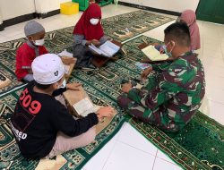 Satgas Pamtas RI-PNG Yonif 711/Raksatama Ajarkan Mengaji Kepada Anak-Anak Di Perbatasan