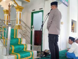 Sholat Jum’at Keliling Di Mesjid Syuhada, Kapolres Madina Lantunkan Adzan Dan Bantu Renovasi Mesjid