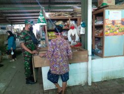 Komsos Bersama Pedagang Pasar Sambi, Babinsa Selipkan Prokes