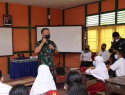 Jenderal TNI Dudung Abdurachman Mengajar Nilai-Nilai Pancasila Kepada Siswa/Siswi SD Di Perbatasan