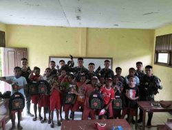 Satgas Yonif 126/KC Bagikan Perlengkapan Sekolah Kepada Anak-Anak Wilayah Perbatasan RI-PNG