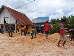 Satgas Pamtas RI-PNG Yonif 711/Raksatama Melaksanakan Karya Bakti Penimbunan Pondasi Dan Halaman Gereja Santosa Asih