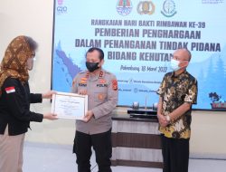 Kapolda Sumsel Menerima Penghargaan Dari Ditjen KSDAE Republik Indonesia