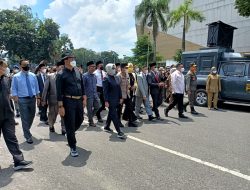 Ketua DPRD Provinsi Sumsel Menerima Langsung Tuntutan Dari Aliansi Mahasiswa