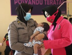 Yayasan Kemala Bhayangkari Satbrimob Polda Kalbar Kembali Memberikan Pelayanan Kesehatan Terpadu Kepada Ibu Hamil Dan Balita