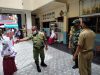 Gandeng Linmas, Babinsa Semanggi Cek Prokes Pada PTM Di SD Muhamadiyah 23