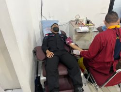 Satbrimob Polda Kalbar Mengikut Sertakan Sebanyak 20 Orang Personel Kegiatan Donor Di kantor PMI Kota Pontianak