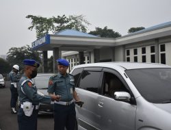 Tanpa Pandang Bulu Polisi Militer Angkatan Laut Melaksanakan Penegakan Ketertiban Di Lingkungan Mako Puspomal