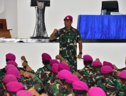 Komandan Korps Marinir Terima Kasih Karena Satgas Muara Perairan Berhasil Merebut Hati Masyarakat Papua