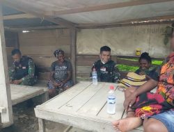 Bantu Perekonomian Warga Di Papua, Satgas Pamtas Yonif 711/Rks Membeli Hasil Kebun