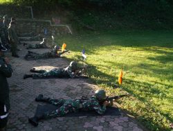 Asah Kemampuan Korem 162/WB Glarlar Latih Menembak di Lapangan Tembak Yonif 742/SWY