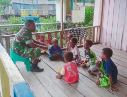 Tampa Kenal Menyerah Babinsa Tampil Sebagai Guru Buta Aksara Di Wilayah Binaan
