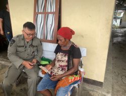 Tim Medis Satgas Binmas Noken Operasi Damai Cartenz-2022 Door to Door Layani Pengobatan Gratis