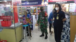 Gandeng Security, Serka M Nasirin Cek Prokes Dan Awasi PPKM di Swalayan Luwes Nusukan