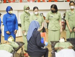 Persit Koorcab Rem 172 Ikut Mendonorkan Darah Dalam Rangka HUT Ke-77 RI