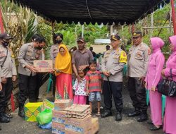 Kapolres KSB Bersama Ketua Bhayangkari Ranting Polsek Brang Rea Berikan Bantuan Terhadap Korban Kebakaran di Rarak Ronges