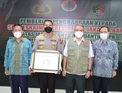 Polres Metro Jakarta Barat Menerima Penghargaan dari BNPB