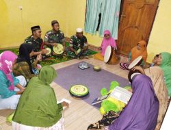 Jelang Lomba Qasidah Rebana, Satgas Yonarmed 1 Kostrad Latihkan Ibu-Ibu Desa Negeri Lima Alat Musik Rebana