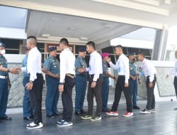 Para Pemuda Pilihan Calon Bintara TNI AL Diberangkatkan dari Surabaya