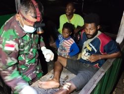 Menjadi Solusi Di Tengah-Tengah Masyarakat, Satgas Pamtas RI-PNG Yonif 711/Rks Bantu Warga Yang Terluka