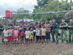 Rasa Bangga Warga Papua, Satgas Pamtas Yonif 711/Rks Berikan Bantuan Sarana Olahraga