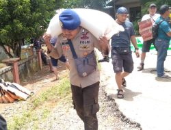 Luarbiasa, Polres Ketapang Bersama Tim Gabungan Salurkan Bantuan Banjir di Kecamatan Jelai Hulu