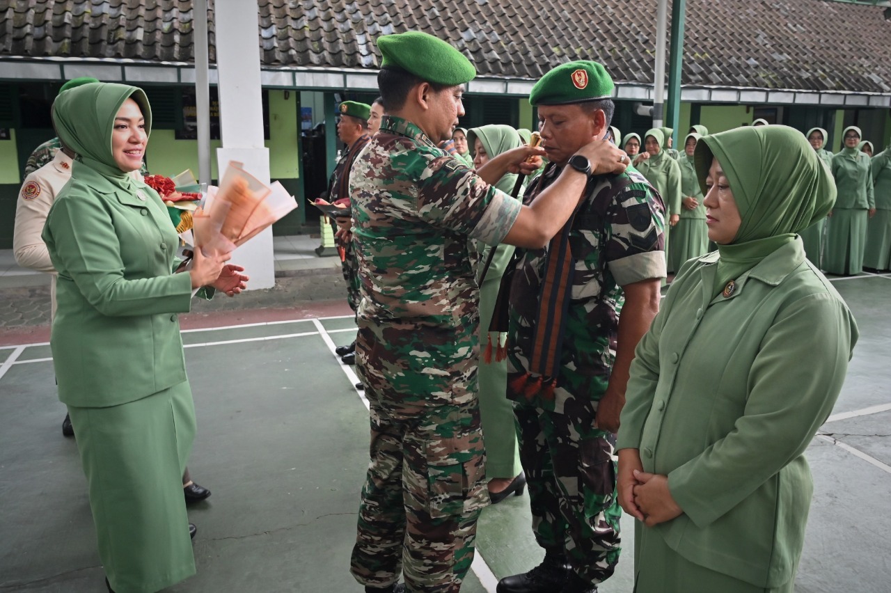 Dandim 0726/Sukoharjo Pimpin Serah Terima 13 Jabatan Perwira dan Korps  Raport 4 Anggota Purna Tugas | Barometer
