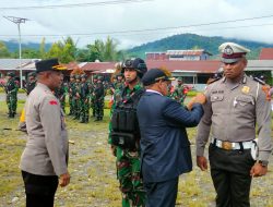 Sinergitas TNI Polri, Satgas  Yonif Raider 142/KJ  Hadiri Apel Gelar pasukan Operasi Lilin Di Polres Yalimo
