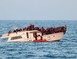 Aksi Heroik KRI Frans Kaisiepo-368, Satgas MTF TNI Evakuasi Korban Kapal Tenggelam di Laut Mediterania