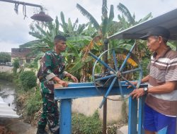 Inilah Pesan Komsosnya Babinsa Joyotakan Dengan Penunggu WC Umum & Penjaga Pintu Air