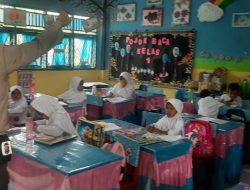 Bhabinkamtibmas Kelurahan Tanjung Enim Sempatkan Diri Mengajar di SDN 18 Lawang Kidul