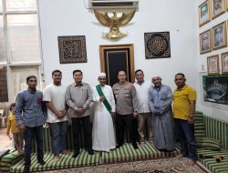 Kapolda Sumsel Beserta Personil Bersilaturahmi Ke Kediaman Ulama Kharismatik Ustadz Amak Shahab