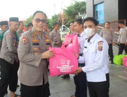 Kapolda Sumsel Diwakili Irwasda Berikan Bansos Kepada Seluruh PHL dan Red OB