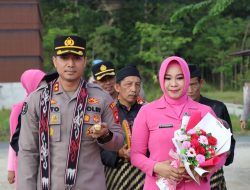 Kapolres Bersama Istri Disambut Dengan Adat Tradisi Tanah Betuah