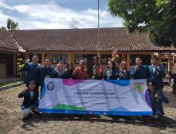 Koptu Hartono Babinsa Desa Juron Melaksanakan Komsos Dengan KKN Mahasiswa UNDIP