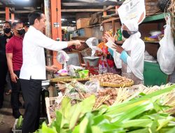 Presiden Jokowi Tinjau Aktivitas Perdagangan di Pasar Sentul