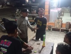 Datangi Pemuda Sedang Nongkrong, PS Kanit Samapta Polsek Kuala Behe Berikan Imbauan Kamtibmas