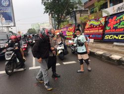 Kapolda Sumsel Bantu Evakuasi Laka Lantas di Jalan Sudirman Palembang