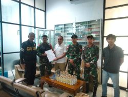 Satgas Pamtas Yonif 645/GTY Kembali Amankan Puluhan Botol Miras di Jalur Tikus