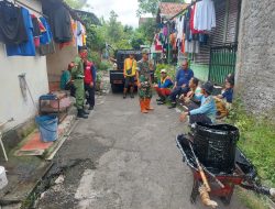 Babinsa Joyontakan Kerja Bakti Bersama Warga Binaannya