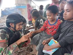 Tingkatkan Kualitas Kesehatan Masyarakat! Satgas Yonif R 321/GT Gelar Gerakan Papua Bersih dan Sehat