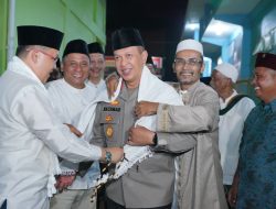 Momen Saat Kapolda Sumsel Dipakaikan Syal Oleh Para Habaib dan Ustadz