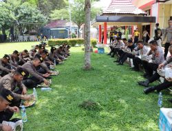 Usai Pembaretan, Bintara Polri Makan Bersama Dengan Kapolres Muara Enim