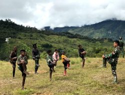 Tubuh Bugar dan Sehat! Satgas Kostrad Yonif R 321/GT Senam Bersama Masyarakat Yigi Papua Pegunungan