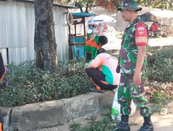 Wujudkan Kemanunggalan TNI Rakyat Babinsa Kelurahan Jebres Kerja Bakti Bersama Warga