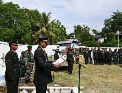 Kepala Seksi Personalia Kasrem 181/PVT Pimpin Upacara Pemakaman Prajurit Secara Militer