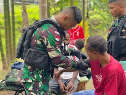 TNI AD Berikan Pelayanan Kesehatan Gratis di Perbatasan